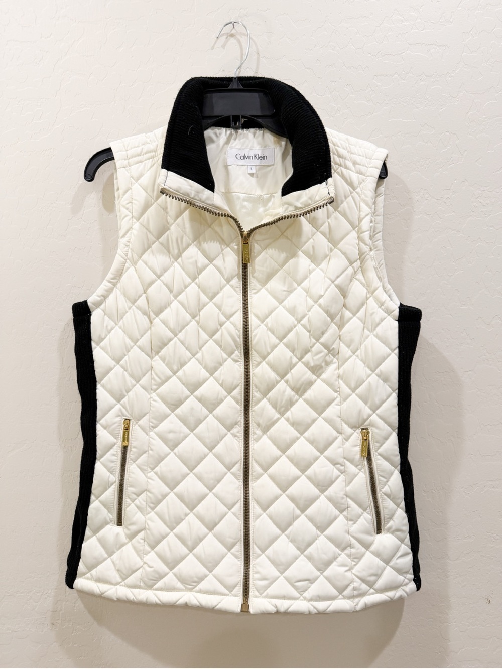 Calvin Klein Diamond Quilted Puffer Vest Rib Knit Sides Gold Zip Ivory Black L